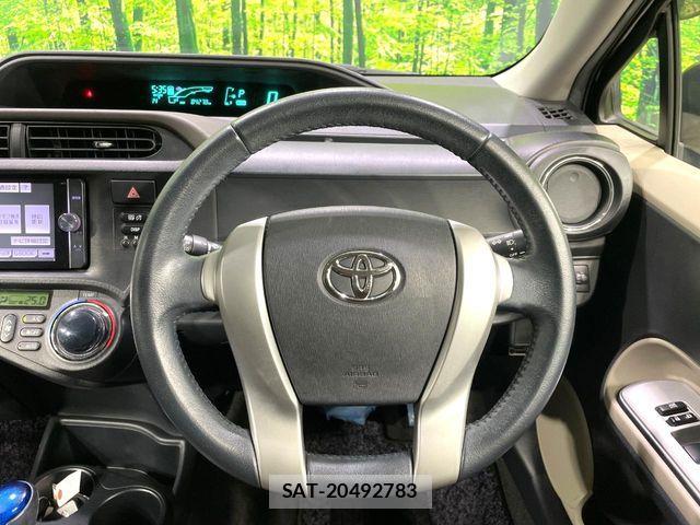 Toyota AQUA 2012-07 6813707-12