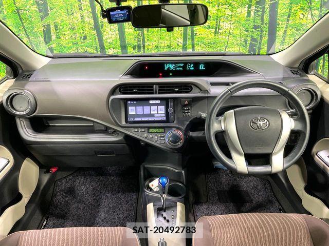 Toyota AQUA 2012-07 6813707-1