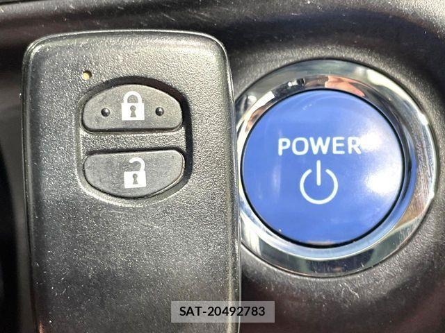 Toyota AQUA 2012-07 6813707-6