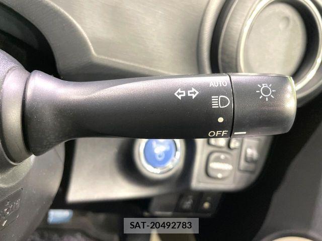 Toyota AQUA 2012-07 6813707-8