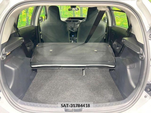 Toyota AQUA 2017-10 6813677-9
