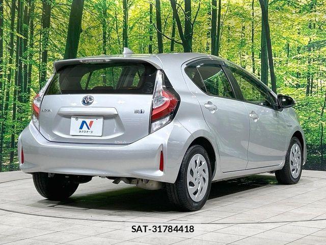 Toyota AQUA 2017-10 6813677-16