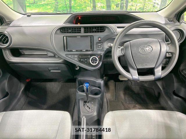 Toyota AQUA 2017-10 6813677-1