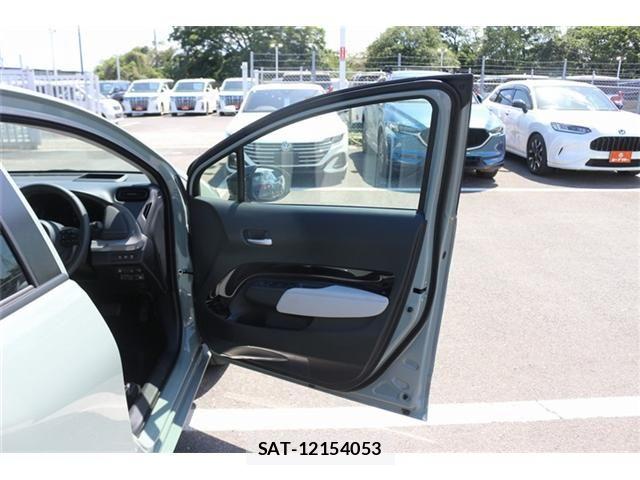 Toyota AQUA 2025-12 6813641-27