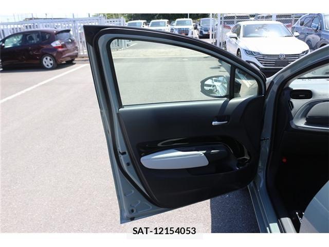 Toyota AQUA 2025-12 6813641-28