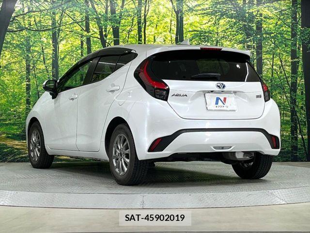 Toyota AQUA 2023-09 6813642-16