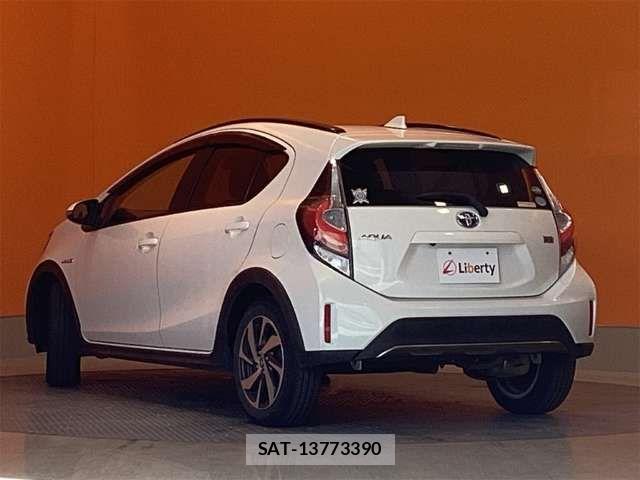 Toyota AQUA 2018-03 6901970-10