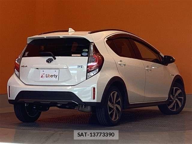 Toyota AQUA 2018-03 6901970-12