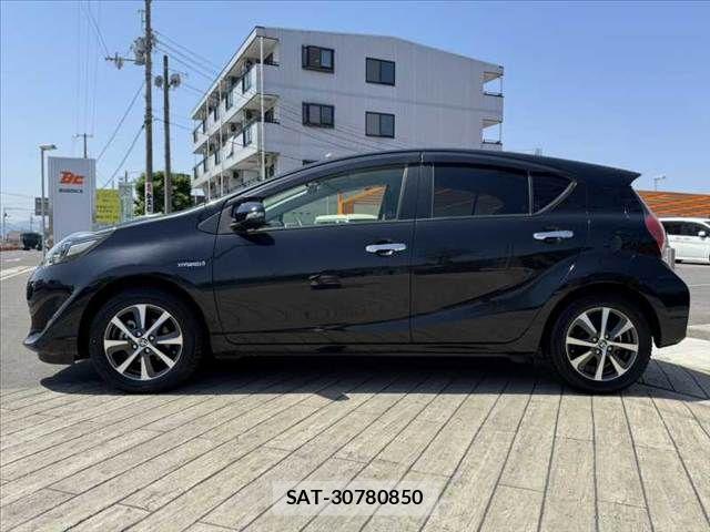 Toyota AQUA 2018-05 6901971-10