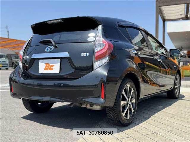 Toyota AQUA 2018-05 6901971-14