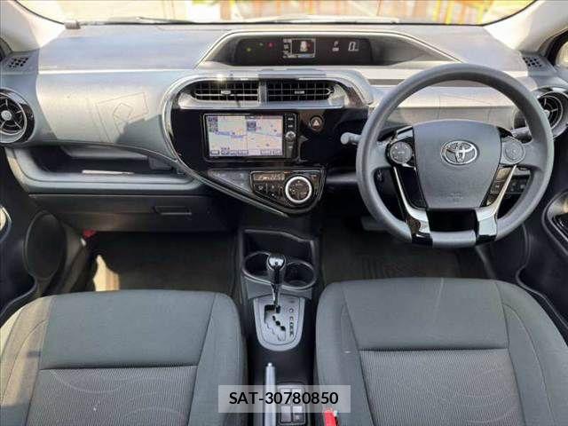 Toyota AQUA 2018-05 6901971-1