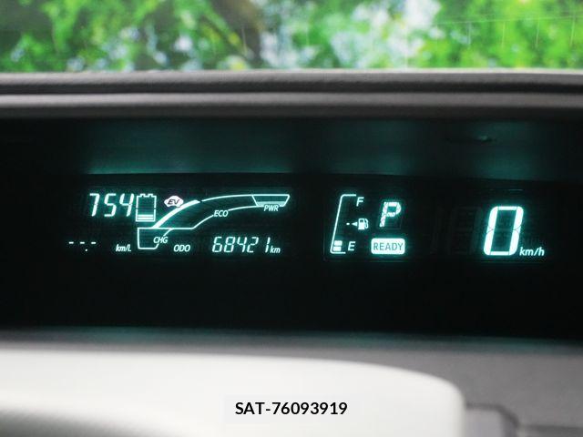 Toyota AQUA 2013-07 6902046-14