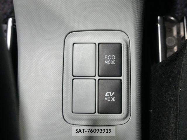 Toyota AQUA 2013-07 6902046-17
