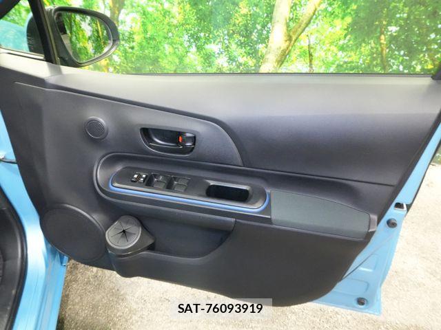 Toyota AQUA 2013-07 6902046-22