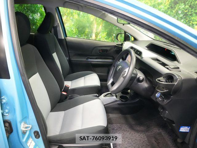 Toyota AQUA 2013-07 6902046-23
