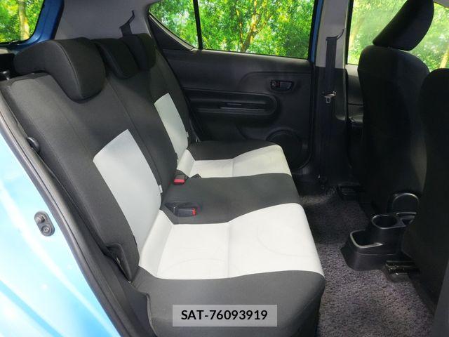 Toyota AQUA 2013-07 6902046-26