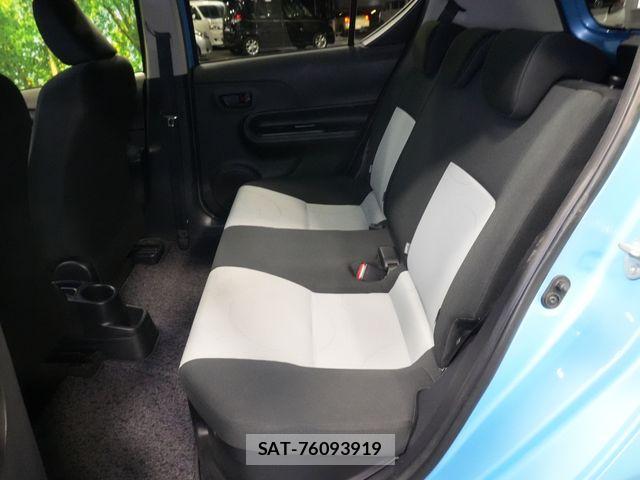 Toyota AQUA 2013-07 6902046-27