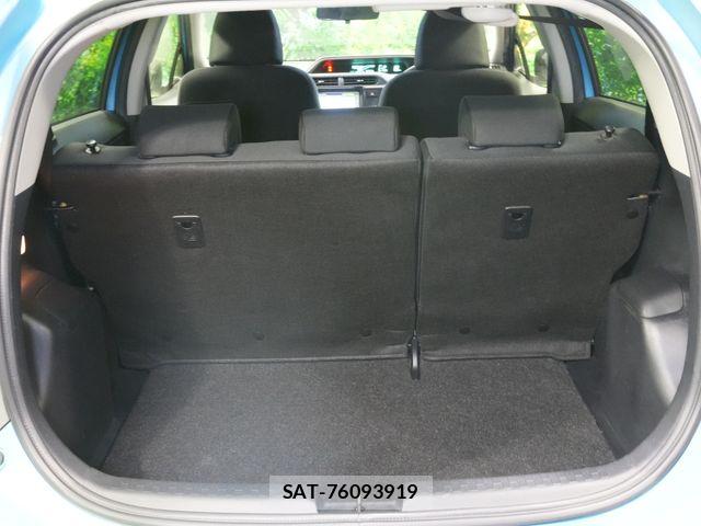 Toyota AQUA 2013-07 6902046-28