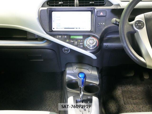 Toyota AQUA 2013-07 6902046-8