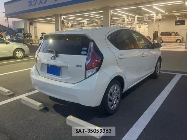 Toyota AQUA 2015-06 6902056-2