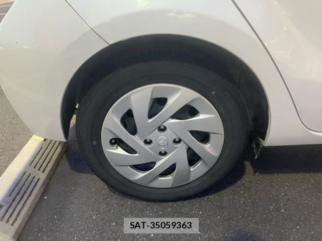 Toyota AQUA 2015-06 6902056-5