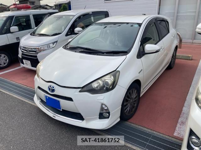 Toyota AQUA 2012-01 6901807-0