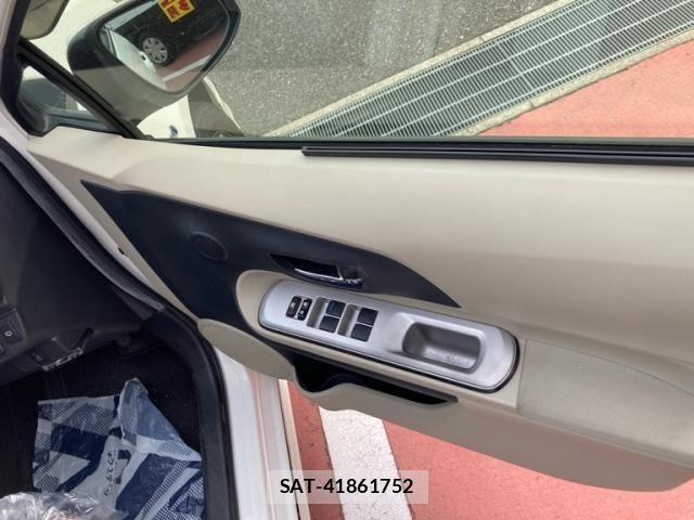 Toyota AQUA 2012-01 6901807-13