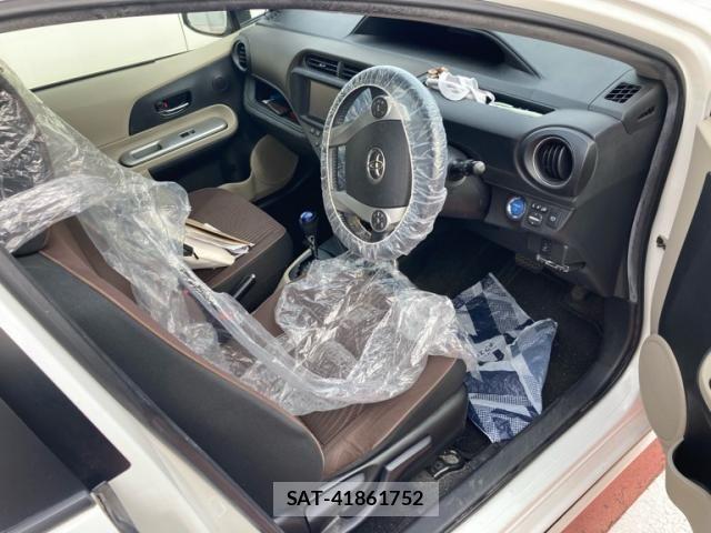 Toyota AQUA 2012-01 6901807-14