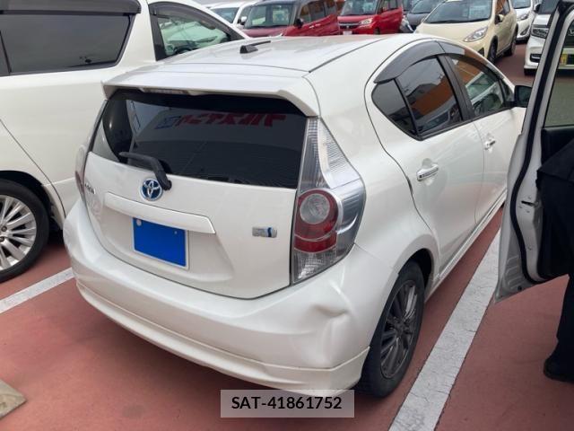Toyota AQUA 2012-01 6901807-5