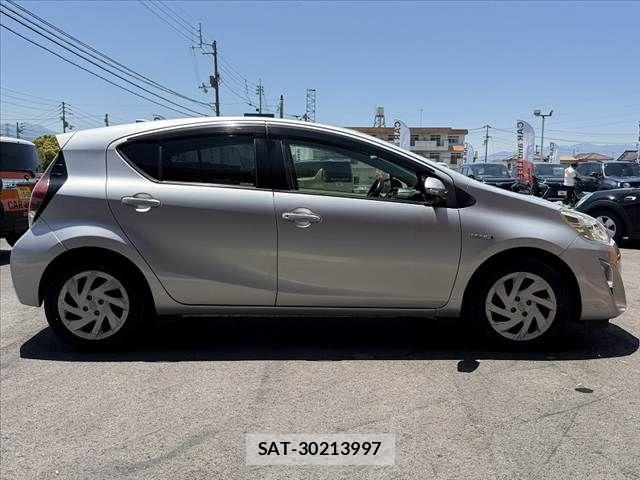 Toyota AQUA 2015-07 6901996-10