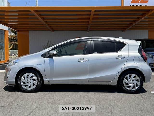 Toyota AQUA 2015-07 6901996-11