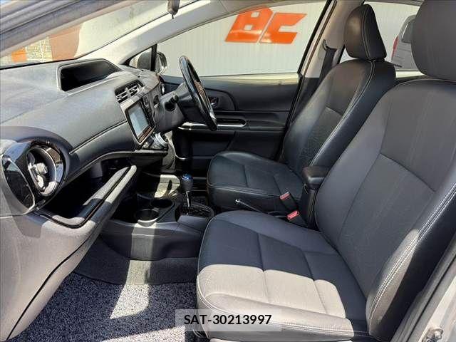 Toyota AQUA 2015-07 6901996-16