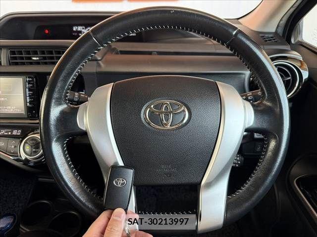 Toyota AQUA 2015-07 6901996-21