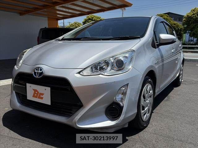 Toyota AQUA 2015-07 6901996-7