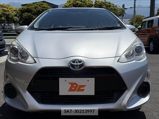 Toyota AQUA 2015-07 6901996-8