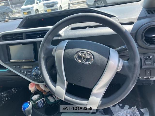 Toyota AQUA 2012-01 6902088-8