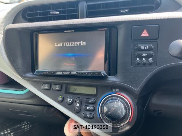 Toyota AQUA 2012-01 6902088-12