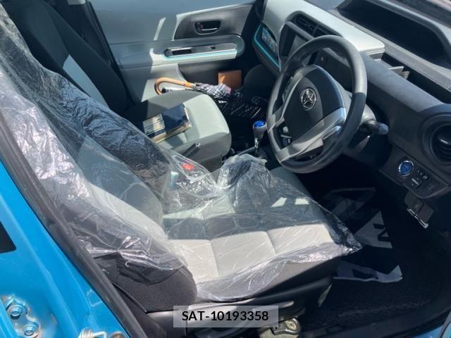 Toyota AQUA 2012-01 6902088-15