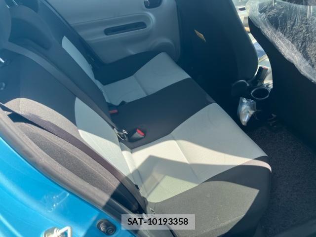 Toyota AQUA 2012-01 6902088-16