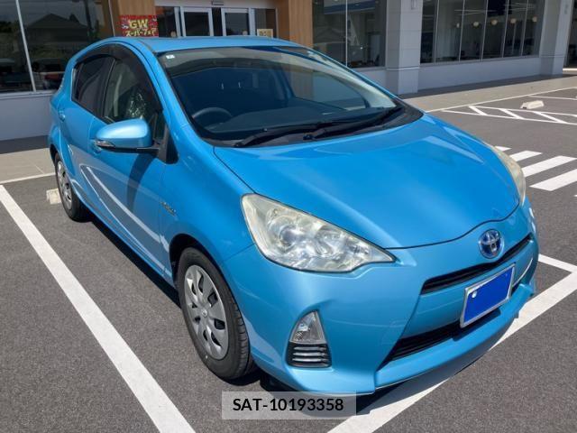 Toyota AQUA 2012-01 6902088-0