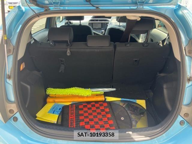 Toyota AQUA 2012-01 6902088-18