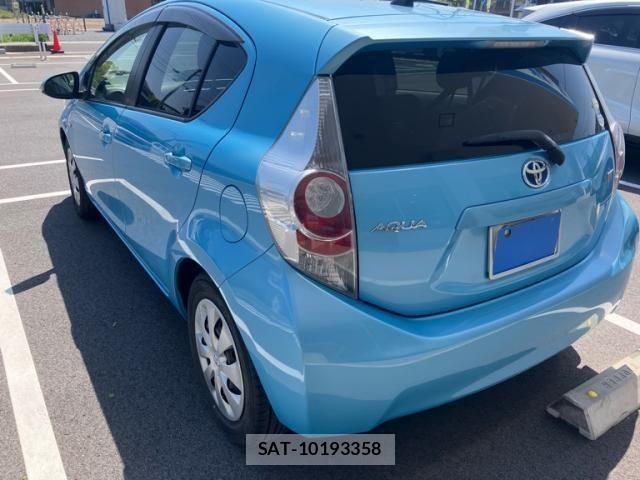 Toyota AQUA 2012-01 6902088-1