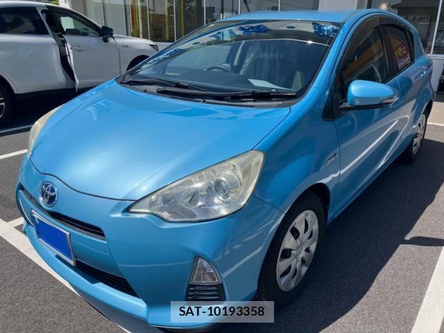 Toyota AQUA 2012-01 6902088-2