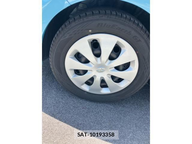 Toyota AQUA 2012-01 6902088-4