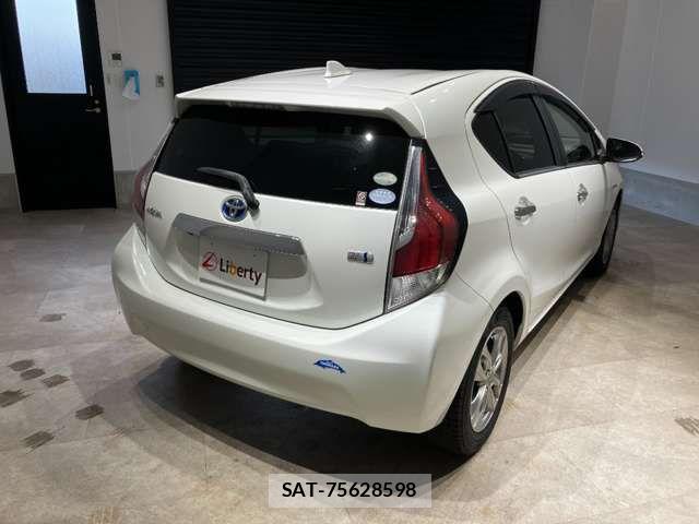 Toyota AQUA 2016-12 6901975-10
