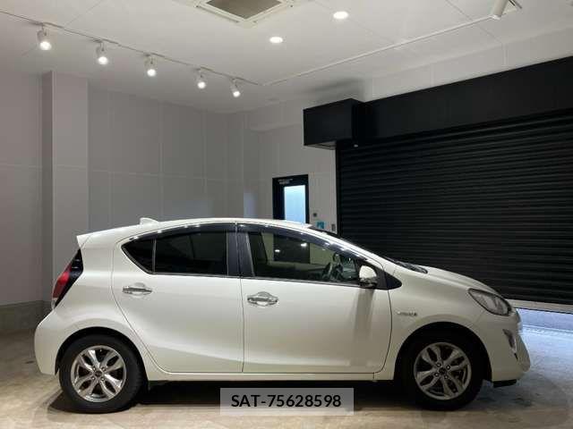 Toyota AQUA 2016-12 6901975-11