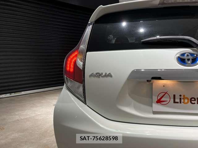 Toyota AQUA 2016-12 6901975-18