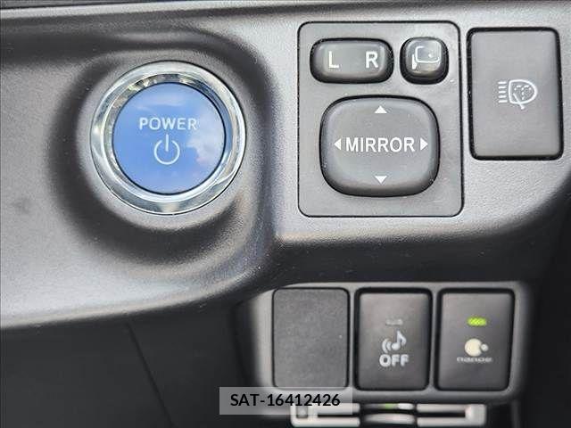 Toyota AQUA 2012-05 6902047-13
