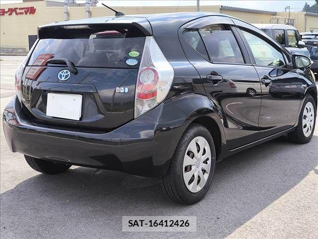 Toyota AQUA 2012-05 6902047-3