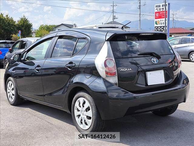 Toyota AQUA 2012-05 6902047-5